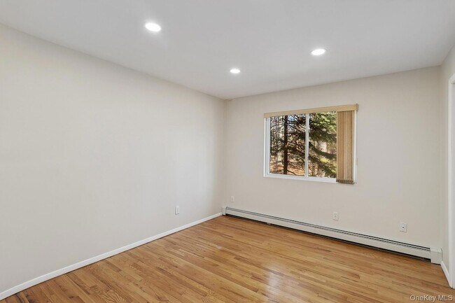 Building Photo - 1 Woodview Way