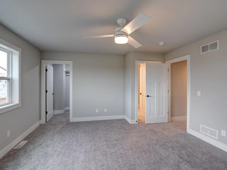 Building Photo - 115 Prairie Heights Dr