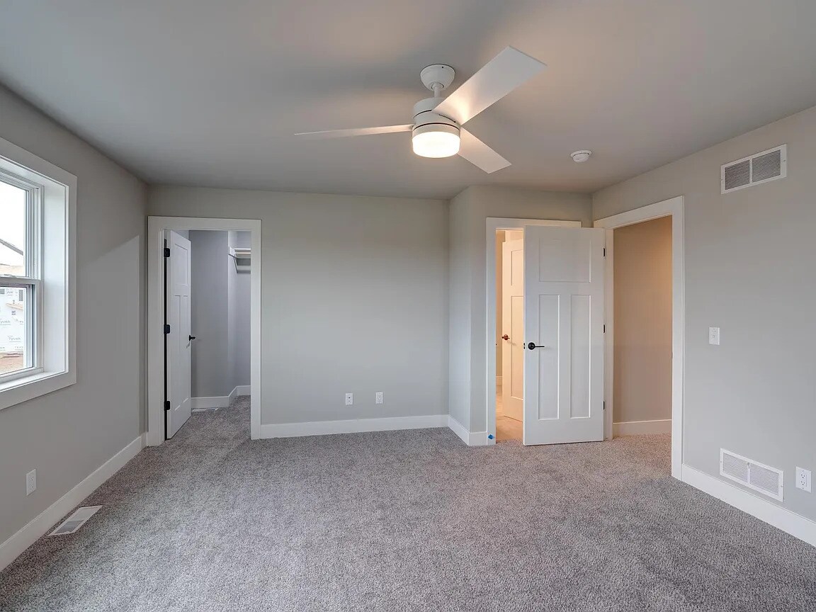 Building Photo - 115 Prairie Heights Dr