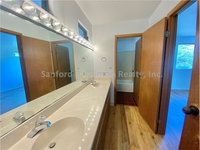 Building Photo - Ke Kumulani (3 bed/2 bath/2 prkg) Newtown,...