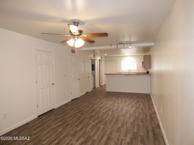 Building Photo - 1077 N Riverside Dr