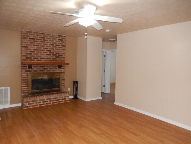 Building Photo - 4321 Snoopy Ln