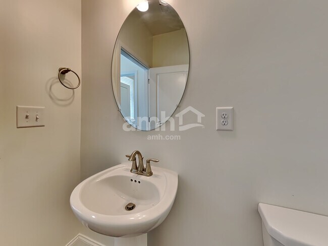 Building Photo - 113 Rivulet Dr