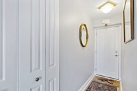Building Photo - Chicago Gorgeous 2bedr 2bath Spacious Condo