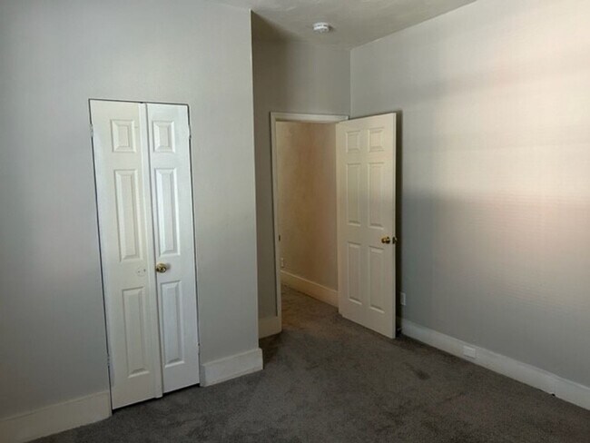 Building Photo - ***4 bedroom, 3 FULL bath Norfolk near ODU and Sentara Norfolk General and NAVSTA.