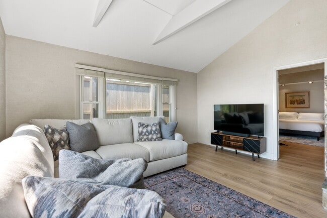 Building Photo - 7 Cragmere Way