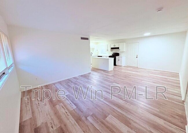 Building Photo - 76 S Meadowcliff Dr