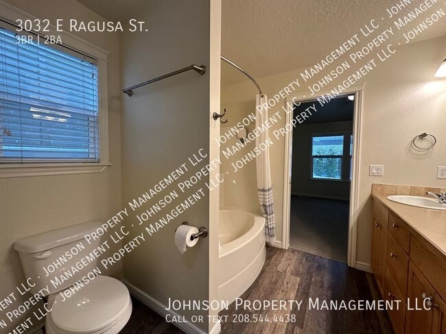 Building Photo - 3032 E Ragusa St