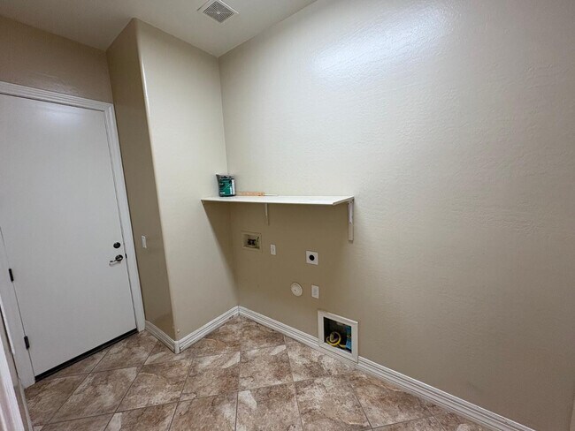 Building Photo - 15234 W Voltaire St