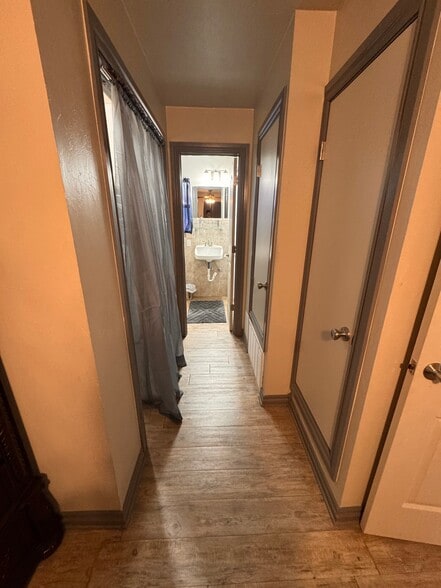 Building Photo - 1207 W Gore Blvd