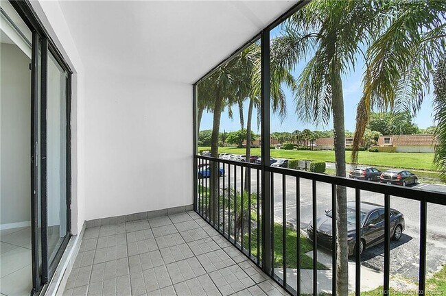 Building Photo - 1008 Green Pine Blvd