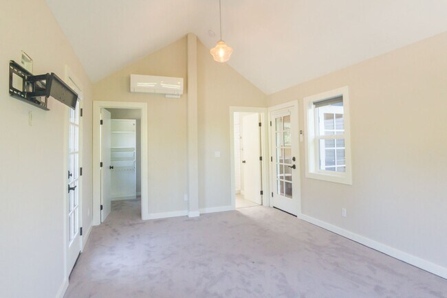 Building Photo - 6bd/3.75ba Seattle Home