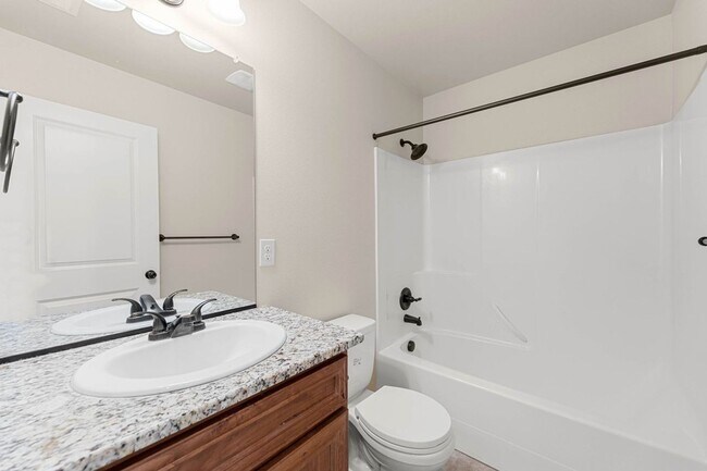 Building Photo - Luxury Townhome in Ridgefield