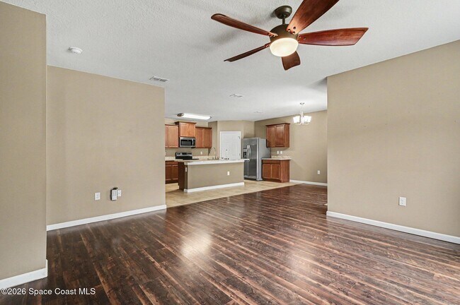 Building Photo - 2650 Falcon Ln