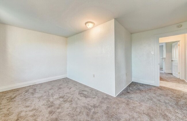Building Photo - Beautiful 4 bedroom home in Mt. Oliver ava...