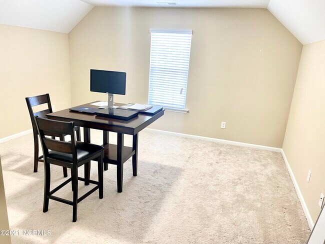 Building Photo - 3436 Flora Dr