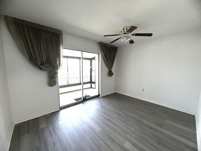 Building Photo - FIRST MONTHS RENT FREE!!! Beautiful 2 MASTER SUITE CONDO in Central Ft. Myers with Over 1200 Sqft.