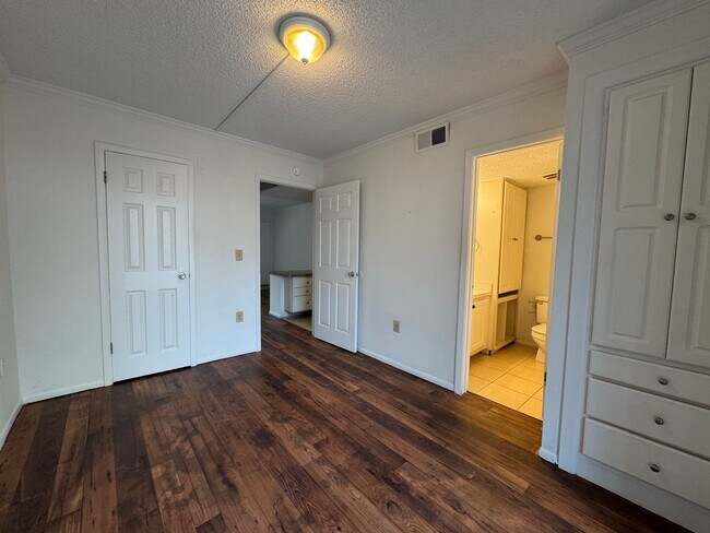 Building Photo - 139 Oyster Bay Cir