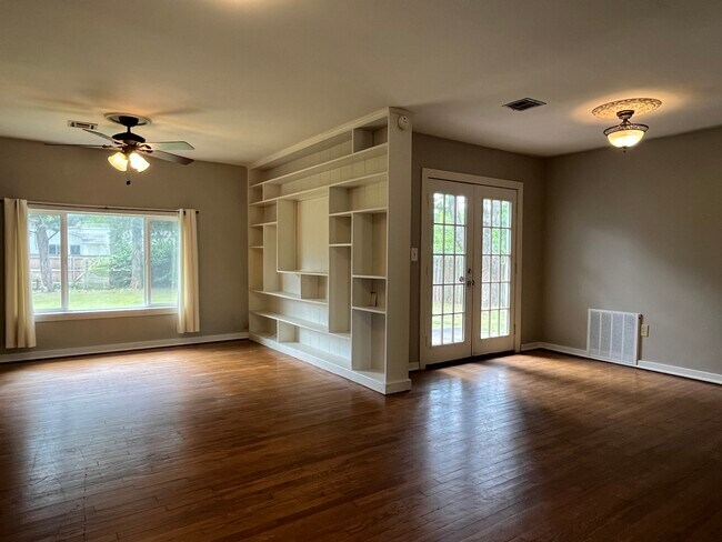 Living into Dining - 2129 W Arrowhead Dr