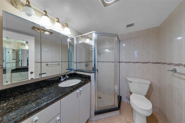 Building Photo - 7 Royal Palm Way