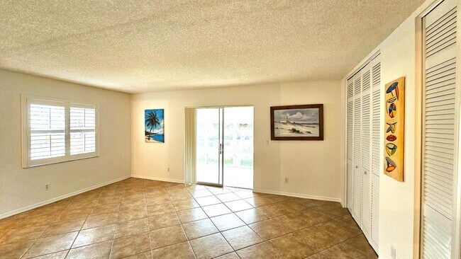 Building Photo - 1441 Ocean Dr