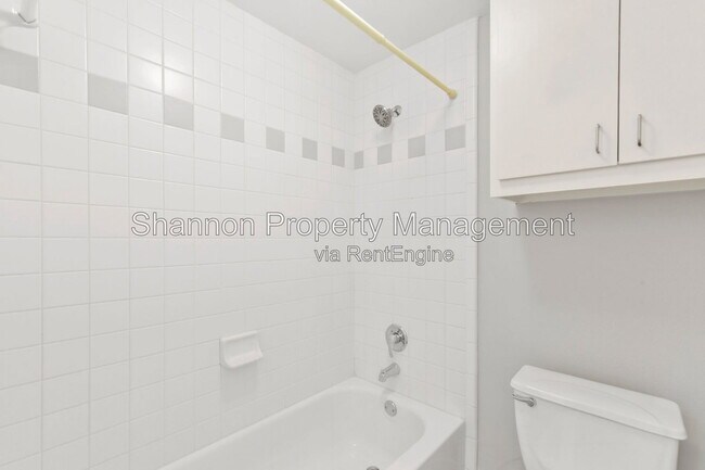 Building Photo - 1604 Reinerman St