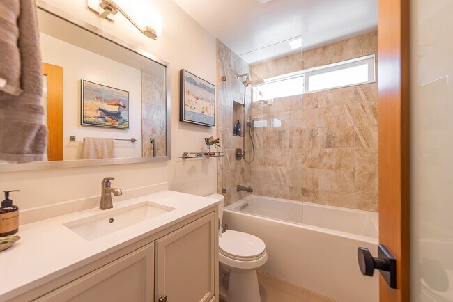 Building Photo - 1113 Sunnyglenn Ave