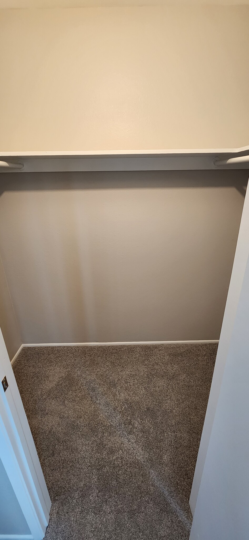 Bedroom #2 walkin closet 6.5'x 4' - 1100 Opal St