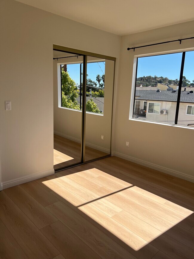 Building Photo - 419 S Verdugo Rd