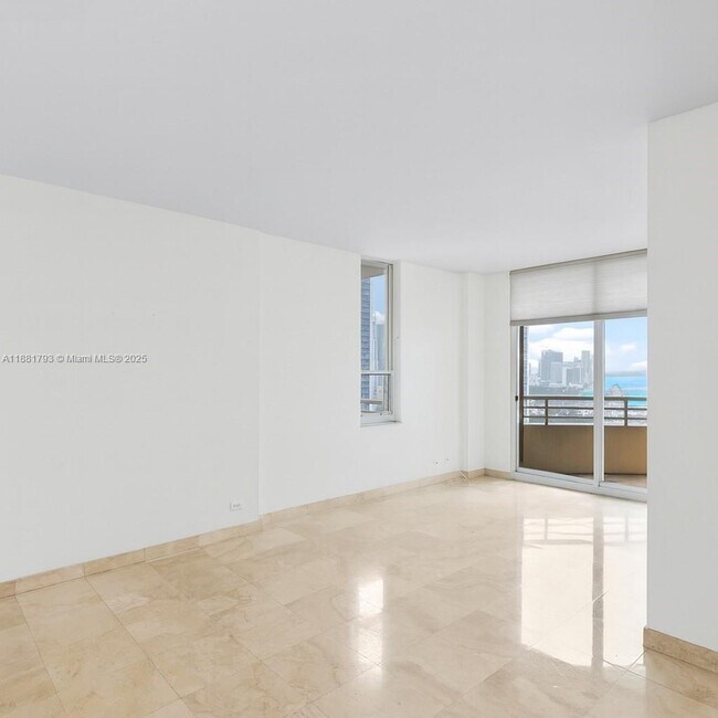 Building Photo - 888 Brickell Key Dr