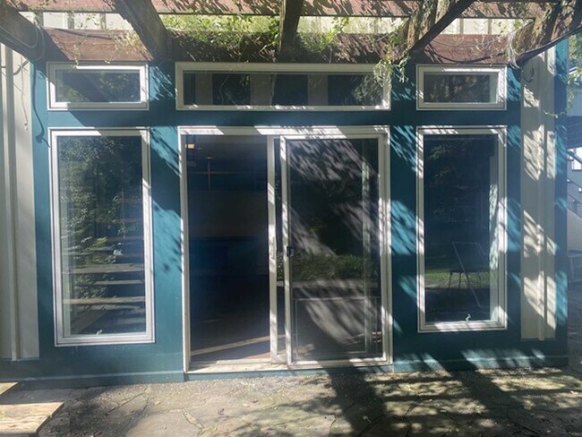 Building Photo - 12 Milham Rd