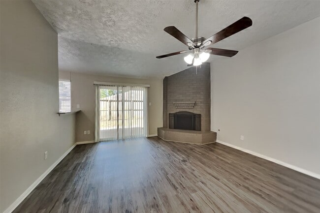 Building Photo - 10439 Lazy Meadows Dr