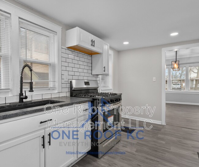 Building Photo - 416 N Elmwood Ave