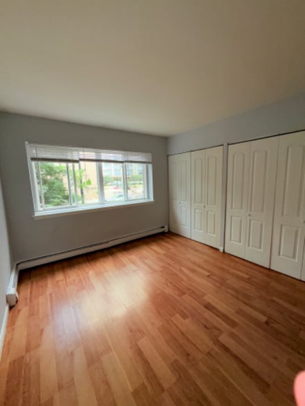 Building Photo - 5746 N Sheridan Rd