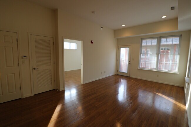 Building Photo - Hillside Crossing