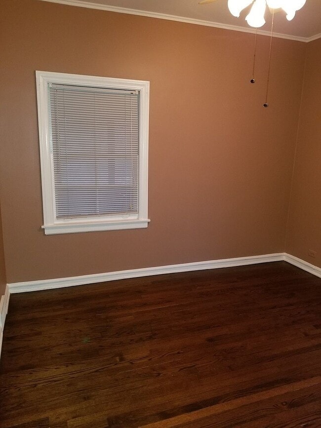 Building Photo - 6826 N Knox Ave