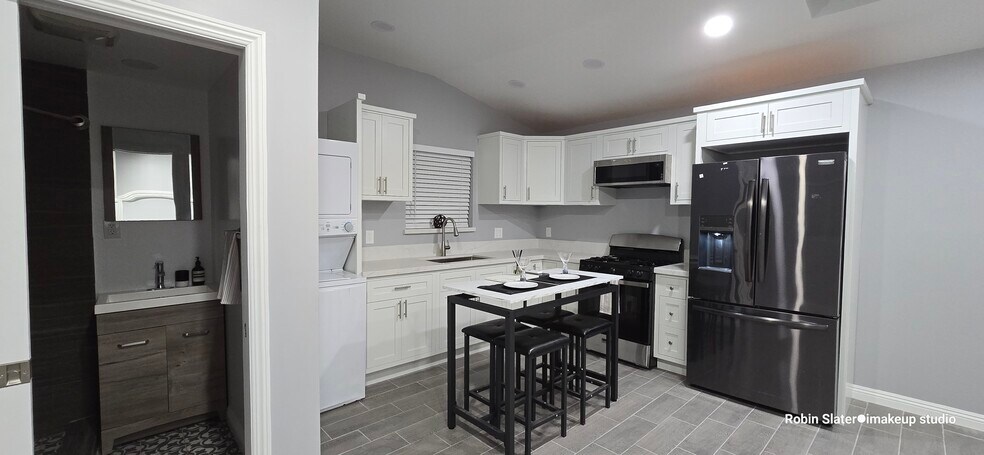 Building Photo - 4159 La Salle Ave