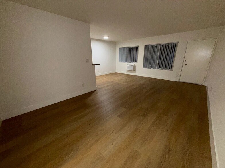 Building Photo - 10776 Rose Ave