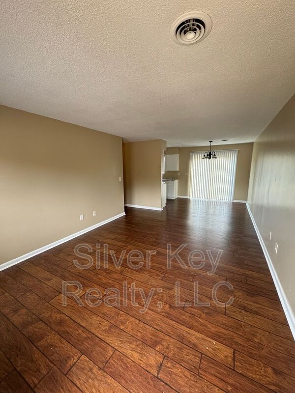 Building Photo - 123 S Victoria Rd