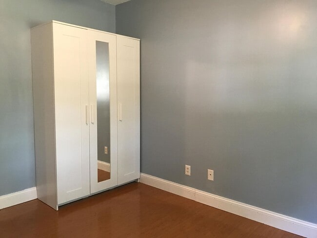 Building Photo - ** 3 Bed 2 Bath located behind Faulkner ** Call the self showing number to schedule a tour 334-36...