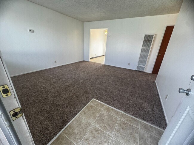 Building Photo - Charming 2 Bedroom/1 bathroom home