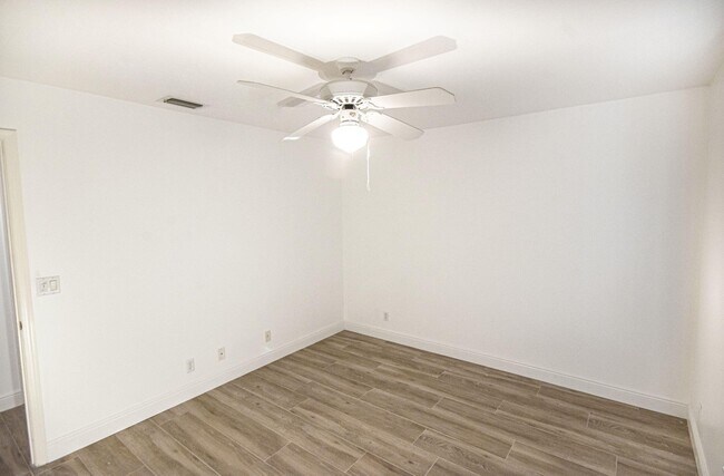 Building Photo - 12523 169th Ct N