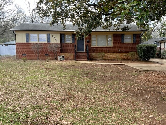 Building Photo - 1920 Eastway Dr