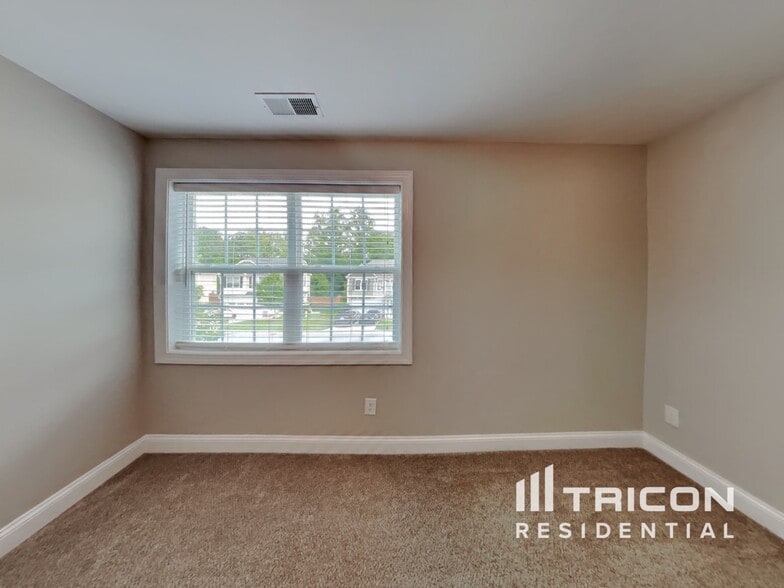 Building Photo - 516 Holden Forest Dr