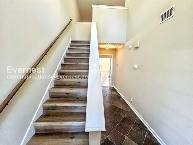 Building Photo - Get $500 OFF your first month’s rent when you sign your lease by 3/31. 2 Bed/2.5 Bath Condo with ...
