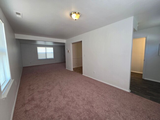 Building Photo - LYO3240#-MW