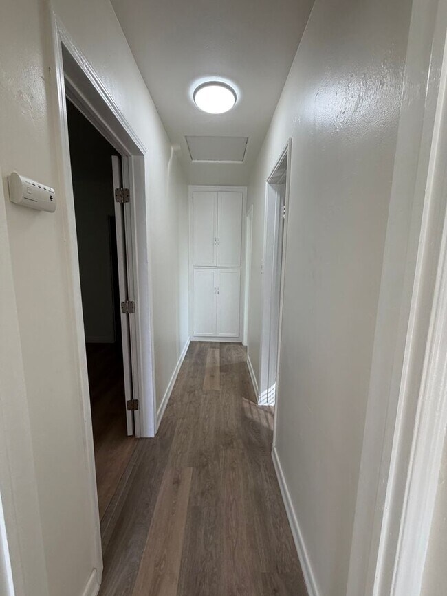 Building Photo - W Bevery Terrace