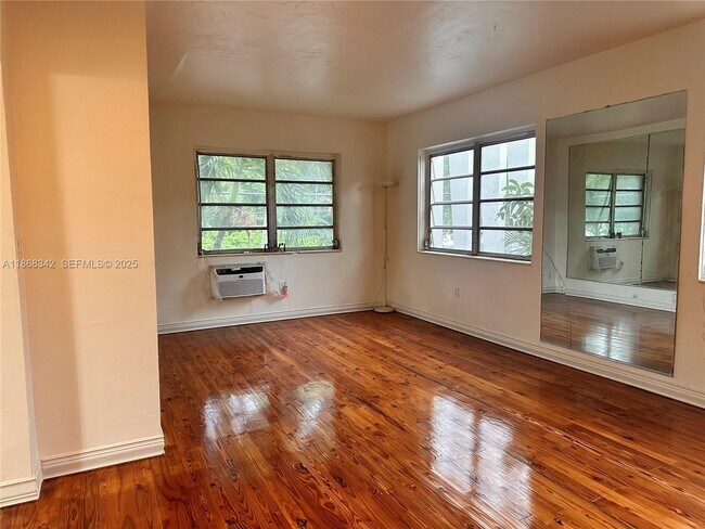 Building Photo - 4740 Pine Tree Dr