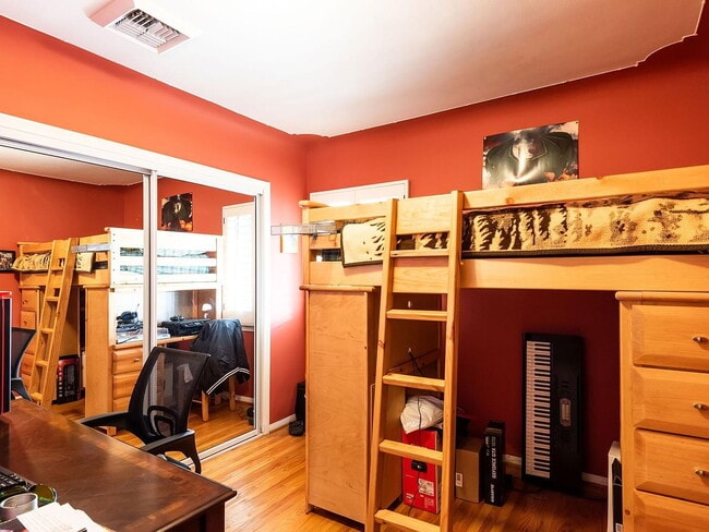 Building Photo - 7848 Bleriot Ave