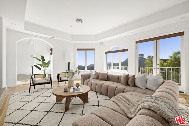 Building Photo - 1939 Stradella Rd